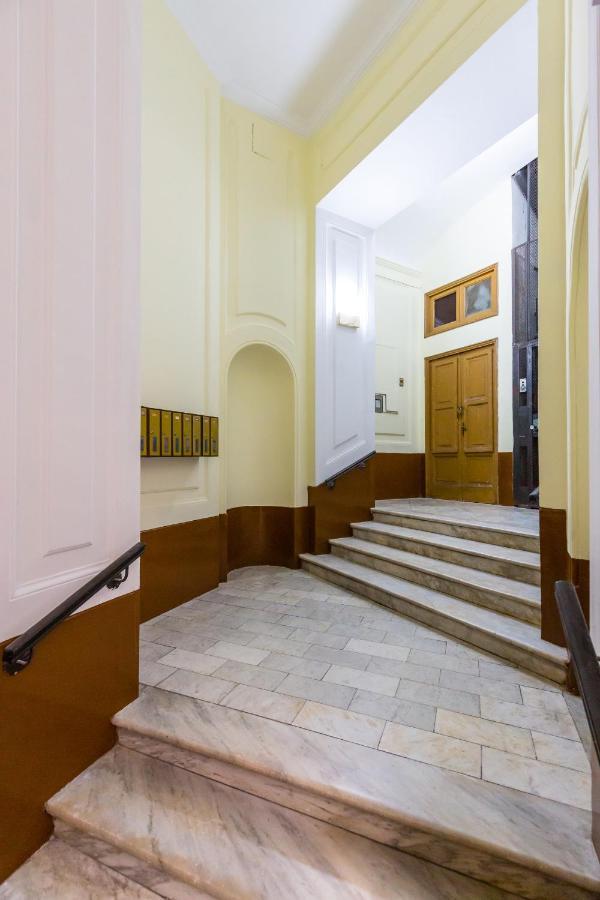 Rettifilo Family Apartment By Wonderful Italy نابولي المظهر الخارجي الصورة